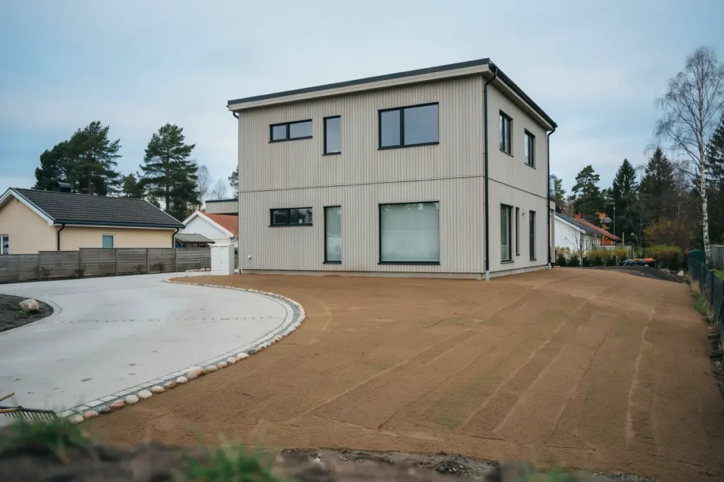 finplanering av tomt med matjord och gr ss dd i jakobsberg j rf lla